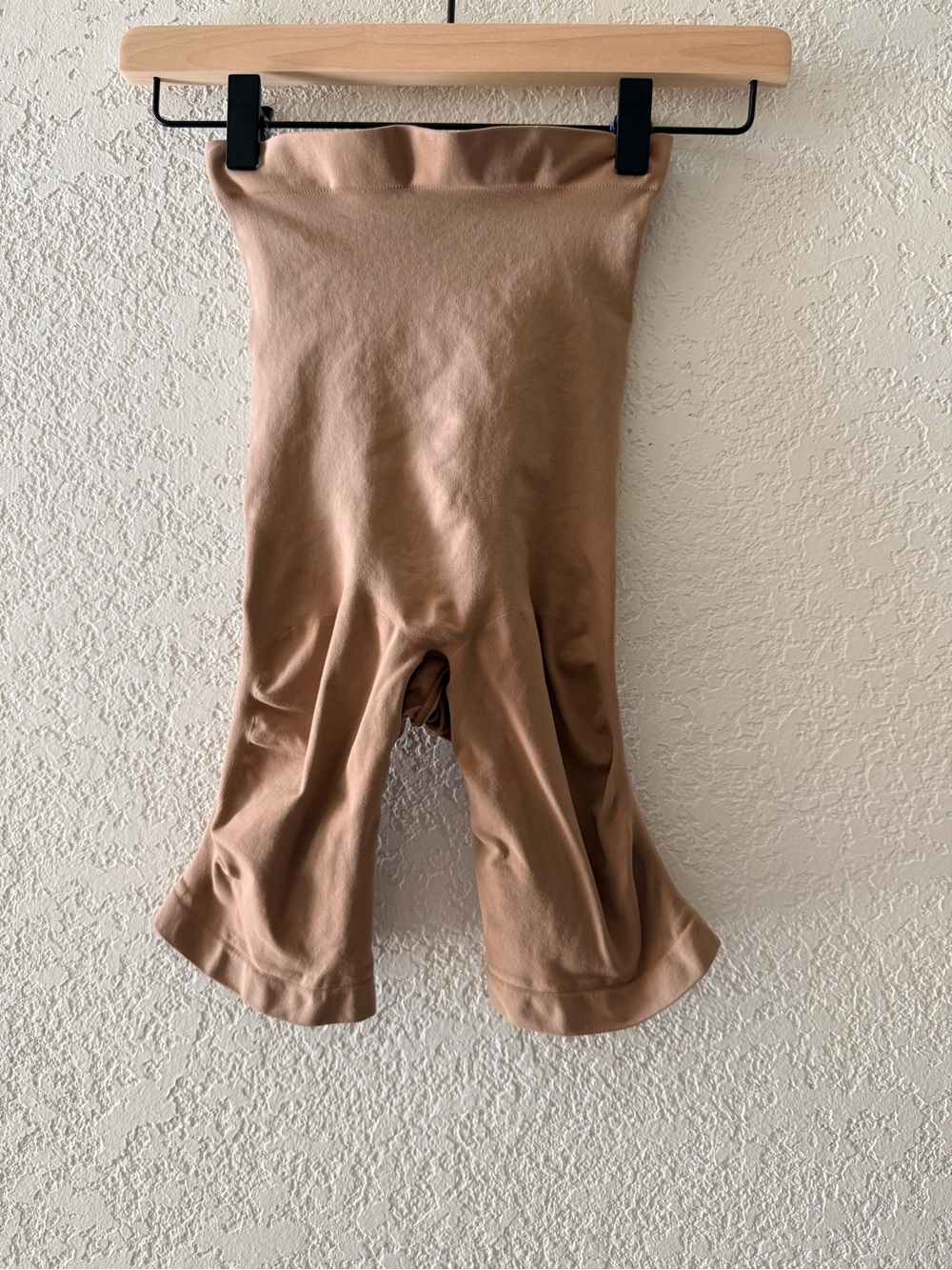 SKIMS High Waisted Sculpting Mid-Thigh Seamless Shorts Women’s Size Large